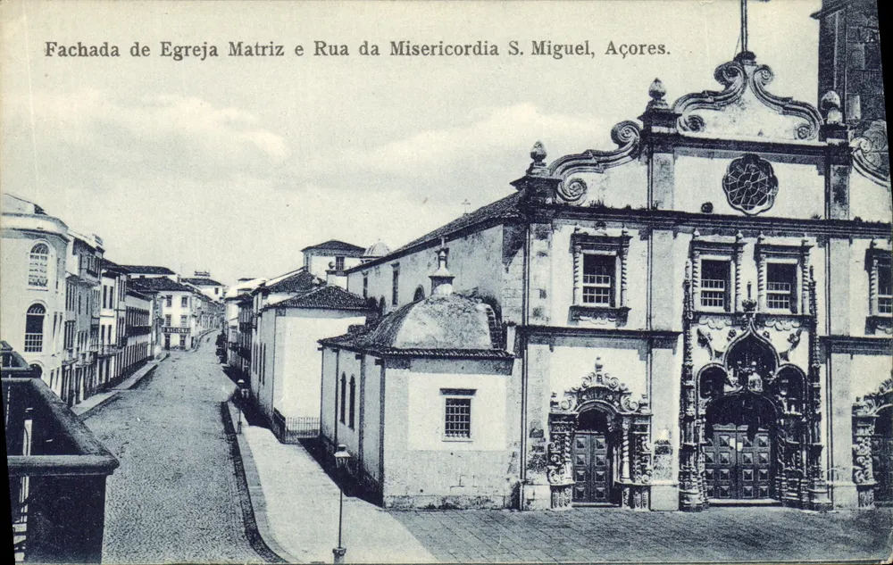 Fassade der Matrizkirche und Straße der Misericordia, São Miguel, Açores — Antike Ansichtskarte/Moderne Ansichtskarte, unbekannter Verleger - Vorderseite
