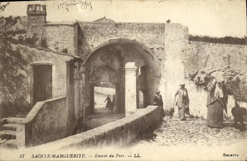 Sainte-Marguerite — Eingang zum Schloss — LL. — Selecta - Vorderseite