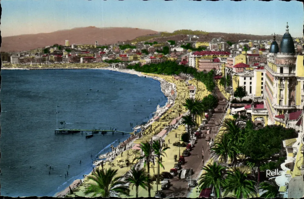 Cannes — Der Boulevard de la Croisette und der Mont Chevalier — Editions Rella - Vorderseite