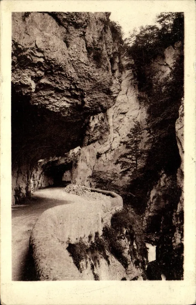 A Drôme pitoresca — Estrada dos Grandes-Goulets — Cliché P. Lïmann - Frente