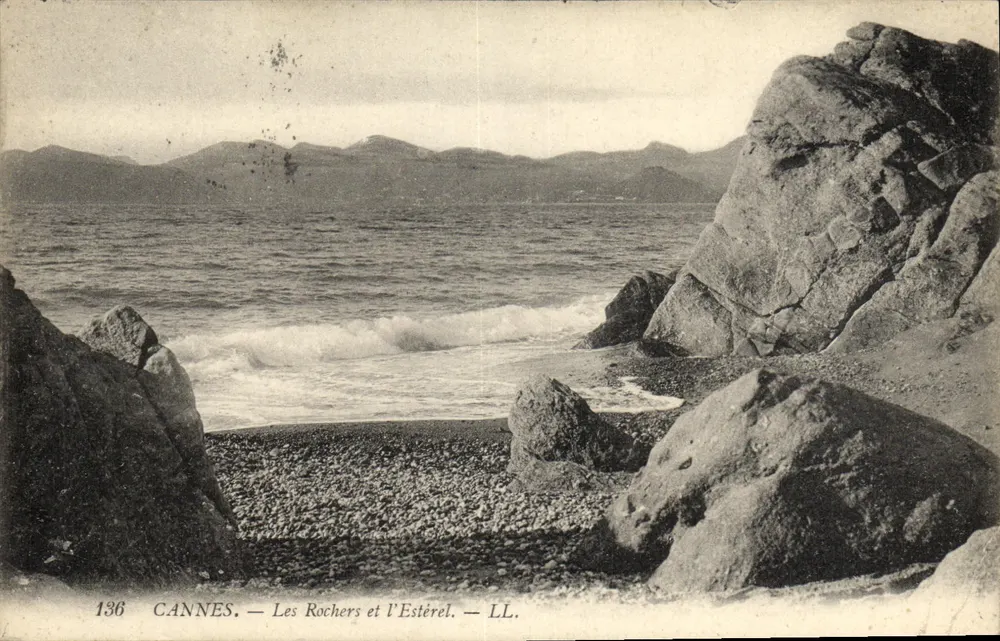 Cannes — Les Rochers et l'Estérel — LL. n° 136 - Anverso