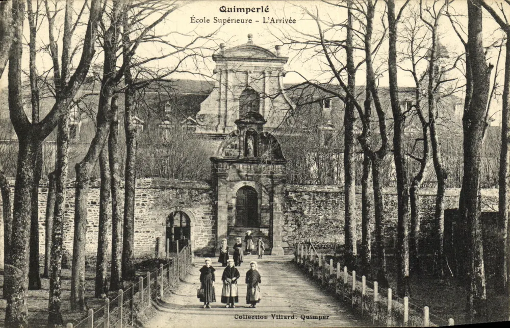 Quimperlé — Scuola Superiore — L'Arrivo — Collezione Villiard, Quimper - Recto