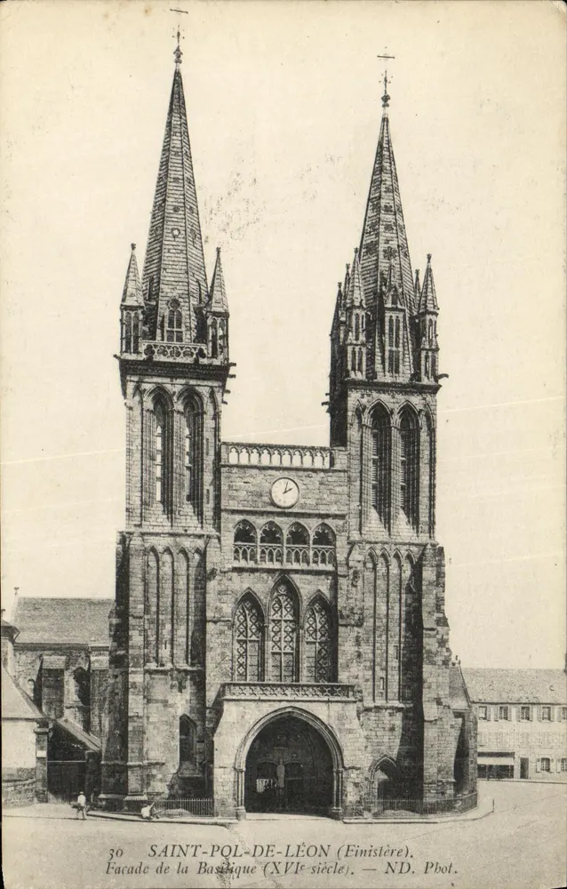 Saint-Pol-de-Léon — Facha da Basílica (século XVI) — ND. Phot. - Frente