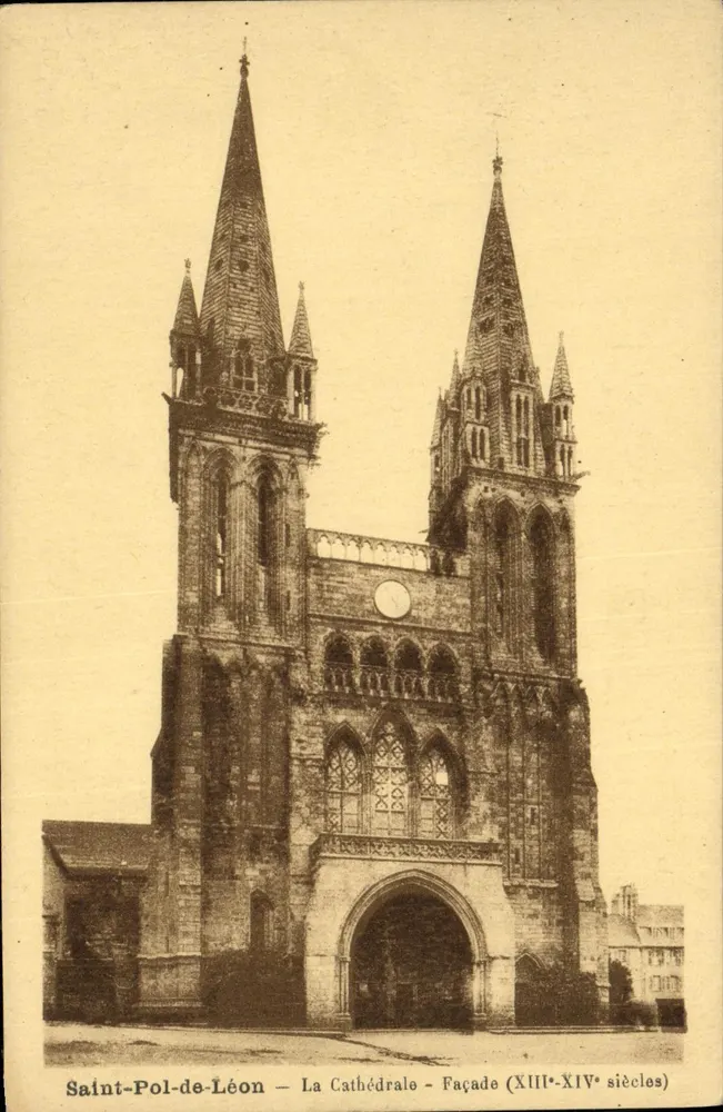 Saint-Pol-de-Léon — A Catedral — Fachada (séculos XIII-XIV) - Frente