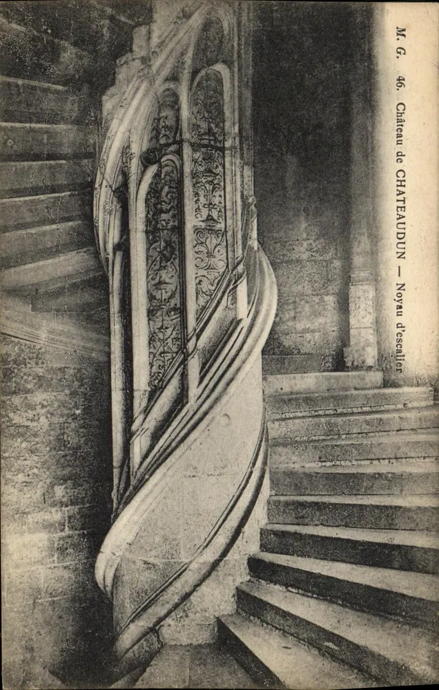 Castelo de CHATEAUDUN — Núcleo da escada — M. G. 46 - Frente