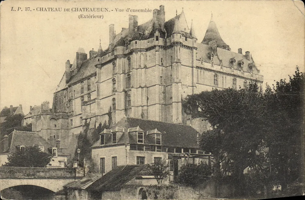 Castelo de Châteaudun — Vista geral (Exterior) — L.P. 37 - Frente