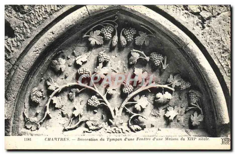 Chartres — Dekoration des Tympanons eines Fensters eines Hauses des 13. Jahrhunderts — ND HOT - Vorderseite