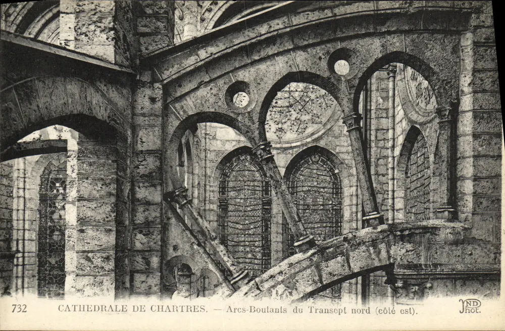 Kathedrale von Chartres — Strebepfeiler des nördlichen Querbaus (östlicher Seite) - Vorderseite