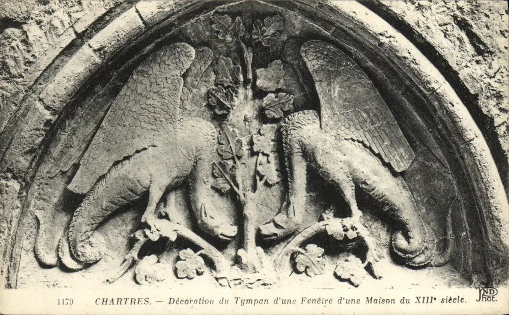 Chartres — Verzierung des Tympanons einer Fensteröffnung eines Hauses aus dem 13. Jahrhundert — JND Phot. - Vorderseite