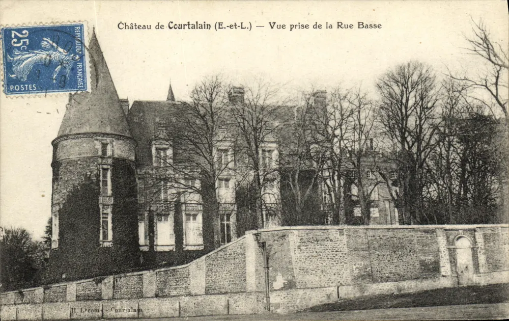 Château de Courtalain (E.-et-L.) — Ansicht vom Rue Basse — H. Léon - Courtalain - Vorderseite