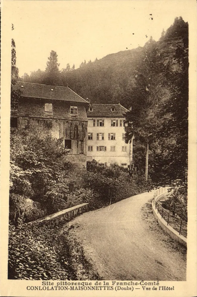 Concolation-Maisonnettes (Doubs) — Local pitoresco da Franche-Comté — Vista do Hotel - Frente
