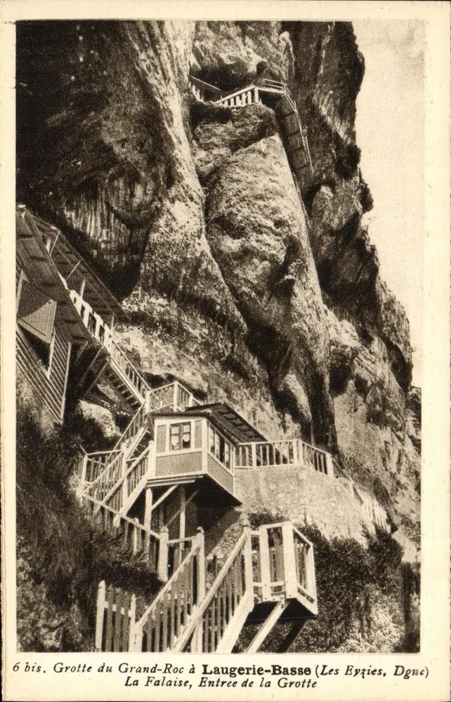 Höhle des Grand-Roc in Laugerie-Basse (Les Eyries, Digne) — Eingang zur Höhle — Phototypie-Itélio - Vorderseite