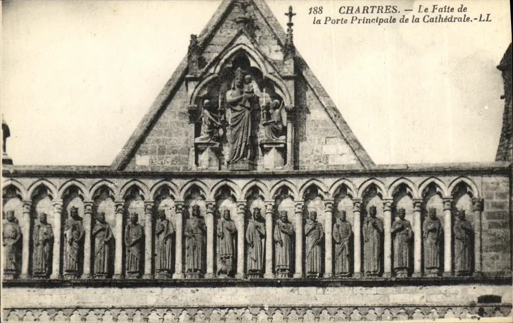 Chartres — Der Gipfel der Hauptpforte der Kathedrale — LL - Vorderseite