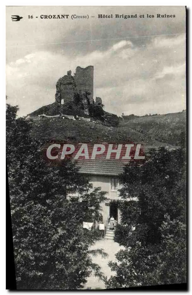 Crozant (Creuse) — Hotel Brigand und die Ruinen - Vorderseite