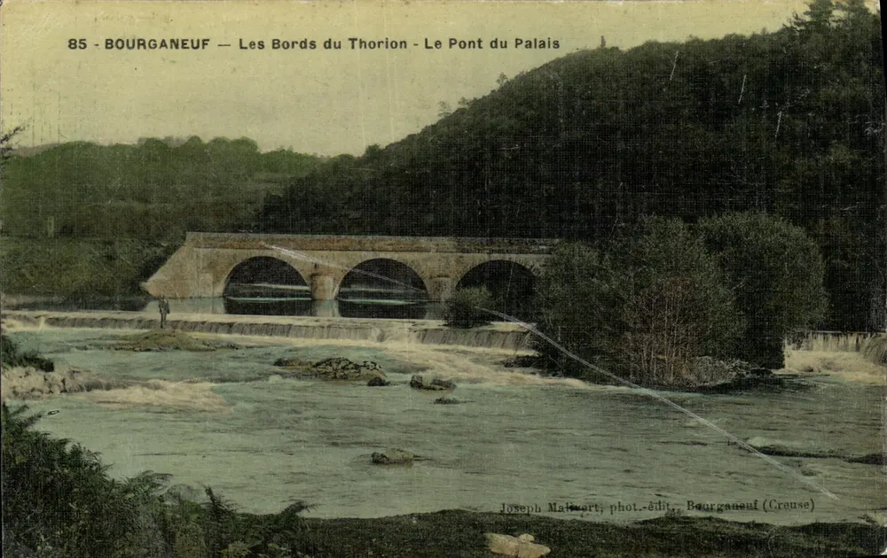 Bourganeuf — Die Ufer des Thorion — Die Palastbrücke — Joseph Mathevert, Fotograf-Verleger, Bourganeuf (Creuse) - Vorderseite