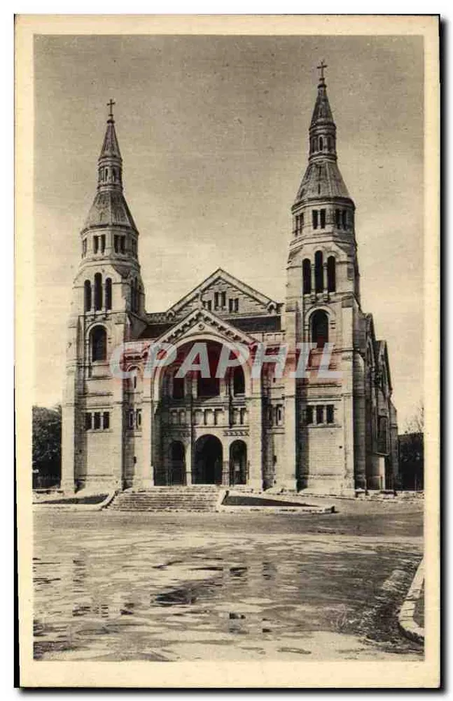 Périgueux (Dordogne) — A Igreja de São Martinho — Fabricação Francesa - Frente