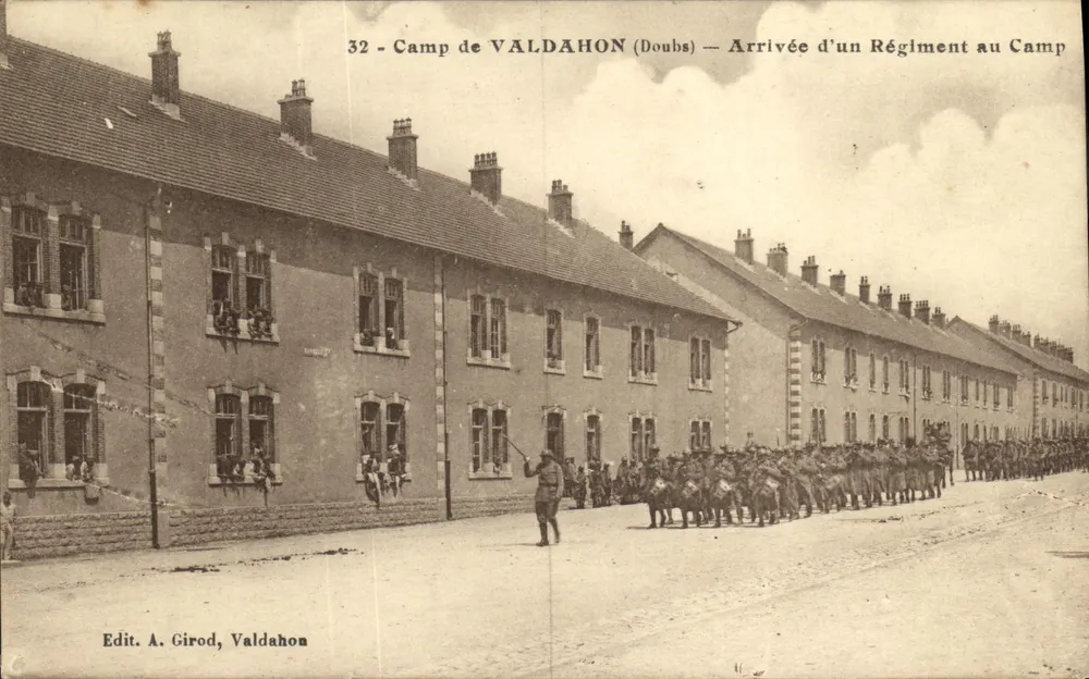 Camp de Valdahon (Doubs) — Ankunft eines Regiments am Lager — Edit. A. Girod, Valdahon - Vorderseite
