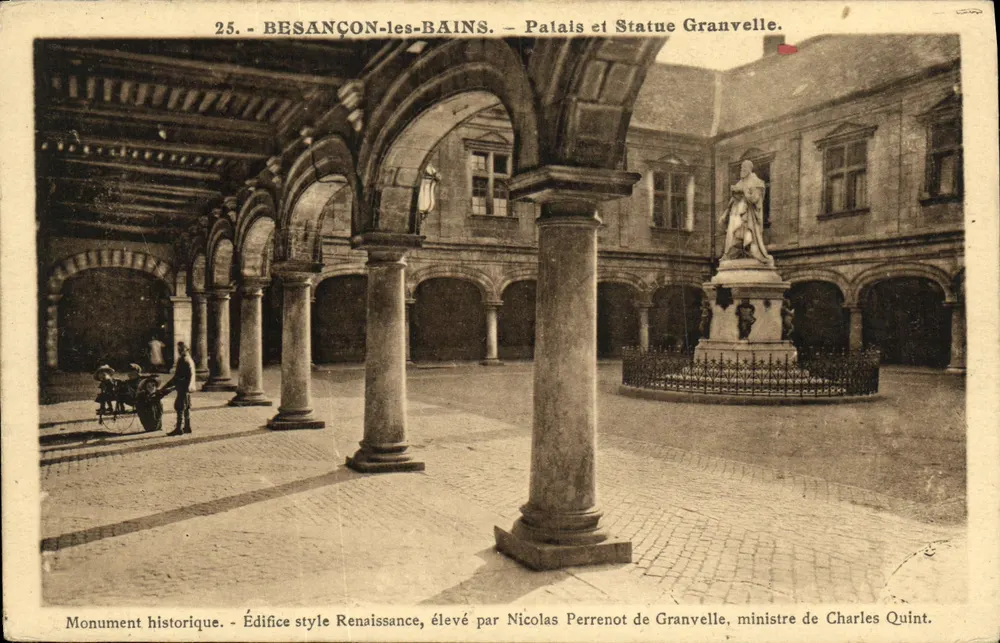 Besançon-les-Bains — Palast und Statue Granvelle — Renaissance-Gebäude errichtet von Nicolas Perrenot de Granvelle, Minister von Karl dem Fünften - Vorderseite