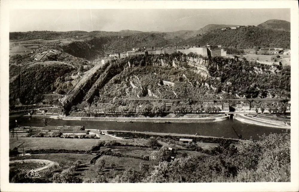 Besançon — A Cidadela vista de Brégilla — C. A. P. — Paris - Frente