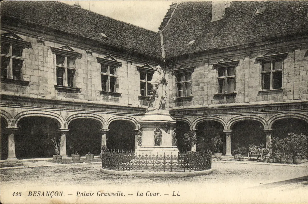 Besançon — Palácio Granvelle — A Sala de Jantar - Frente