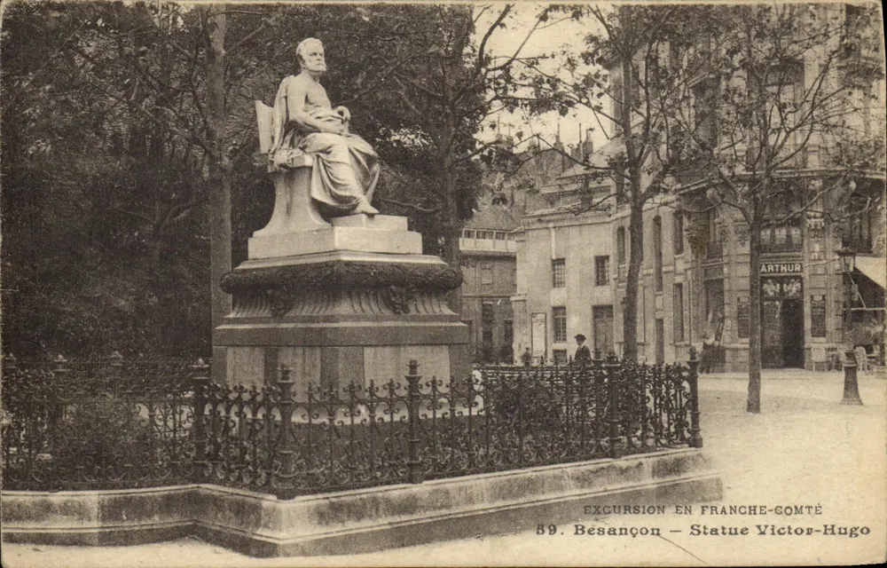 Besançon — Estátua de Victor-Hugo — Excursão na Franche-Comté, n°59 - Frente