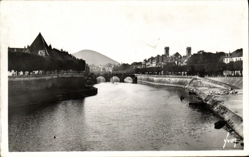 O Doubs no ponte de Battant — Besançon — Edições de Arte 'VYVON', n°1073 - Frente