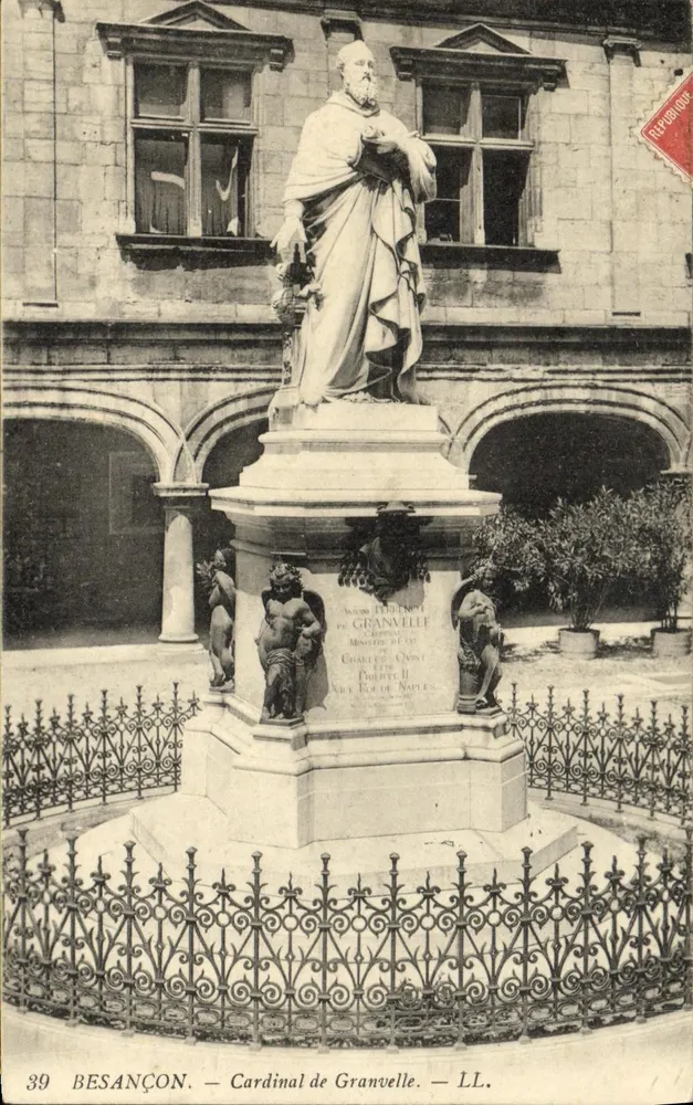 Besançon — Estátua do Cardeal de Granvelle — LL. - Frente