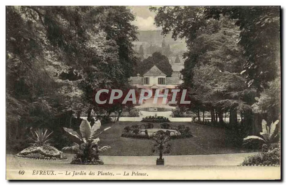 Évreux — Der Botanische Garten — Der Rasen - Vorderseite