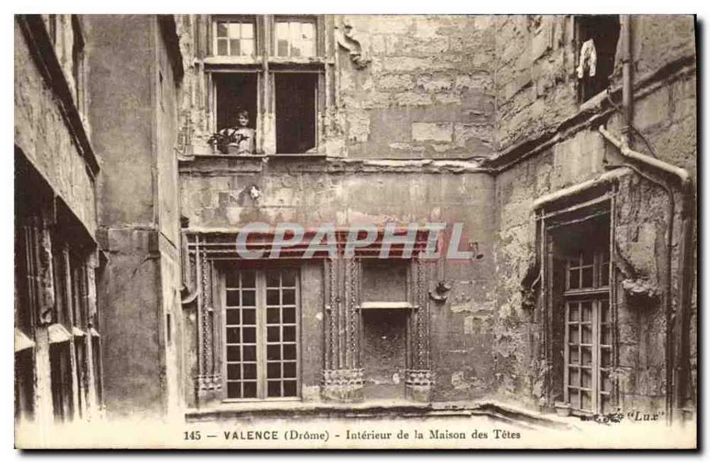 Valence (Drôme) — Interior da Casa das Cabeças — editor Lux, n° 145 - Frente