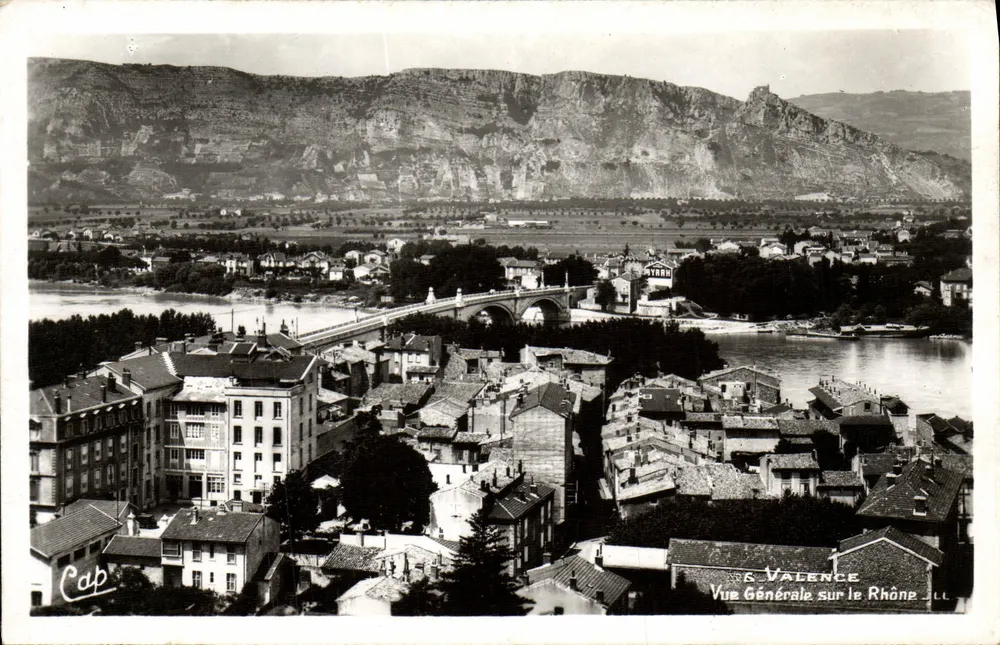 Valence — Algemene Uitzicht op de Rhône — Uitgever R. Valence - Voorkant