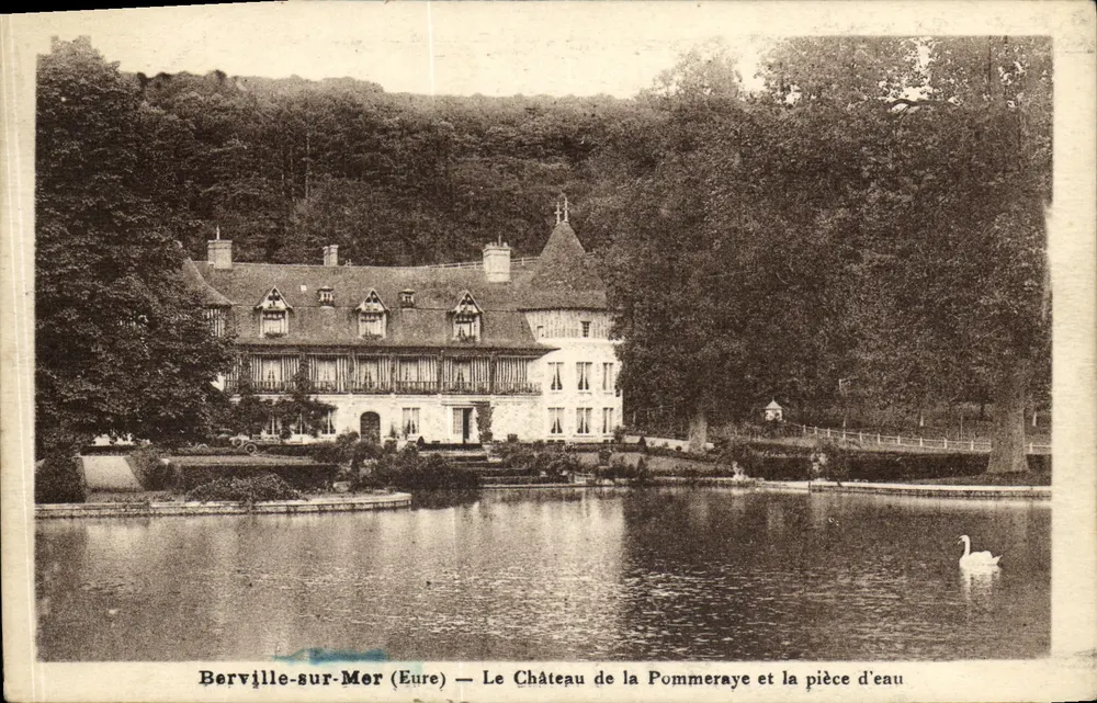 Berville-sur-Mer (Eure) — Schloss la Pommeraye und das Wasserbecken - Vorderseite