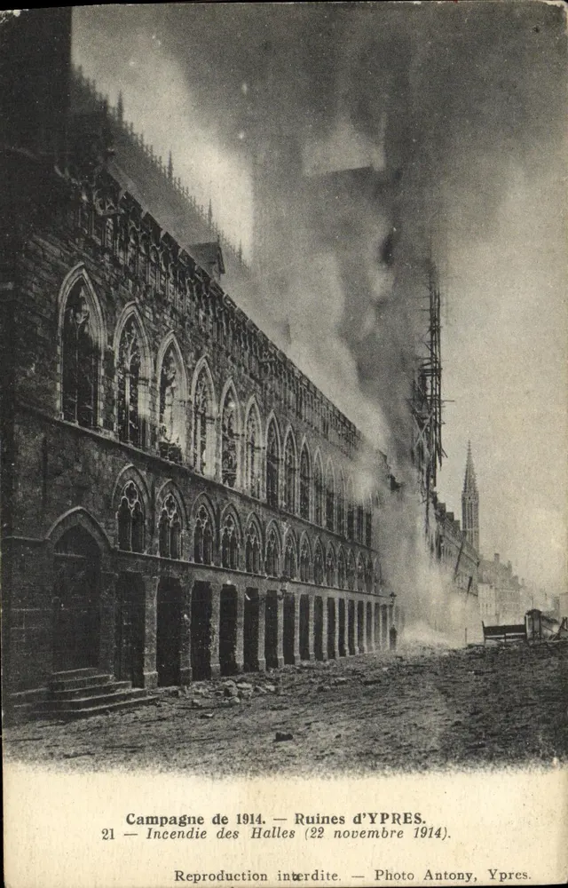 Ruinen von Ypres — Brand in den Halles (22. November 1914) — Photo Antony, Ypres. N°21 - Vorderseite