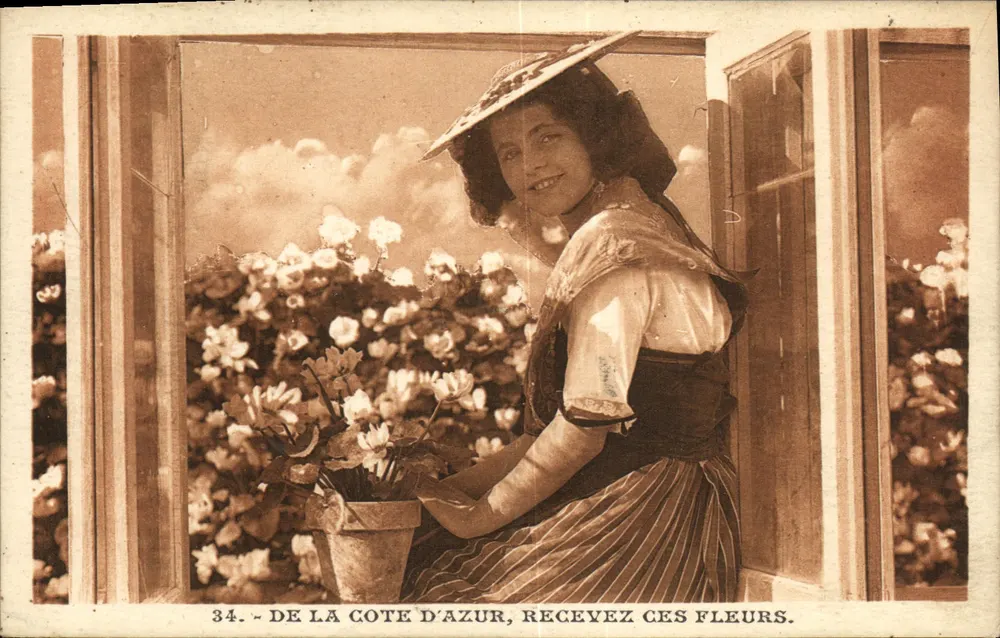 Frau am Fenster — Côte d'Azur — Éditions Rostan et Manier, Nr. 34 - Vorderseite