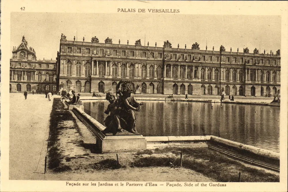Palais de Versailles — Façade sur les Jardins et le Parterre d'Eau — Musées de France Nationaux - Recto