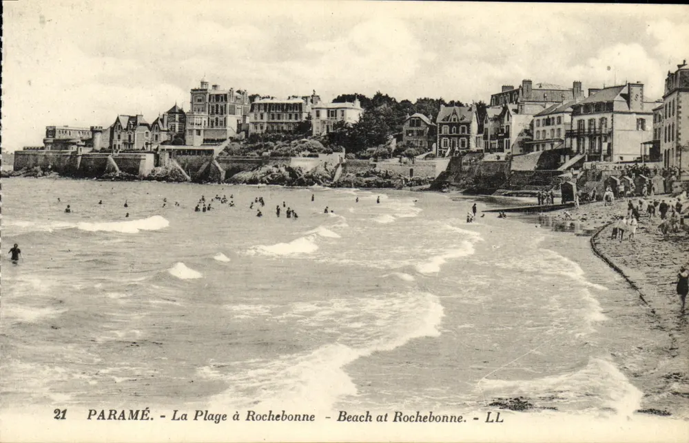 A Praia em Rochebonne — Beach at Rochebonne — PARAMÉ, n°21 - Frente
