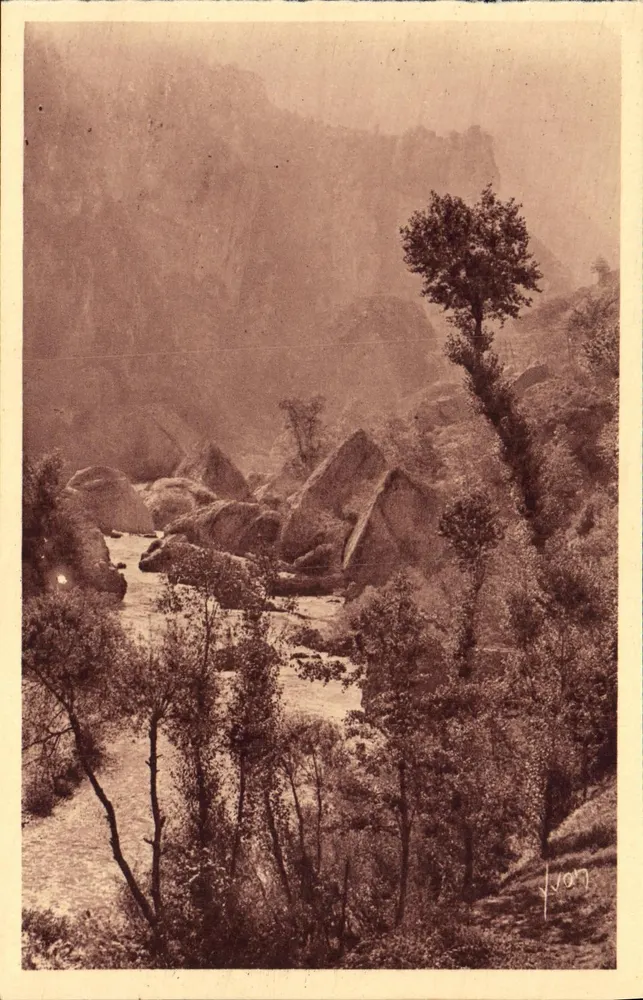 Gorges do Tarn — O Passo do Cuidado — Edições de Arte YVON, Paris - Frente