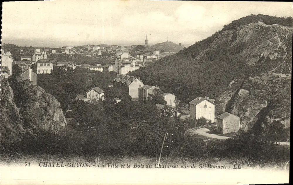 Châtel-Guyon — Blick auf die Stadt und den Chalusset-Wald von St-Bonnet — Verlag EL, Nr. 71 - Vorderseite