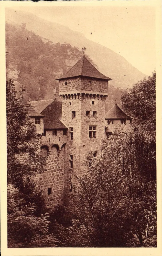 O Castelo de LA CAZE — Lozère — Les Éditions d'Art YVO — n°32 - Frente