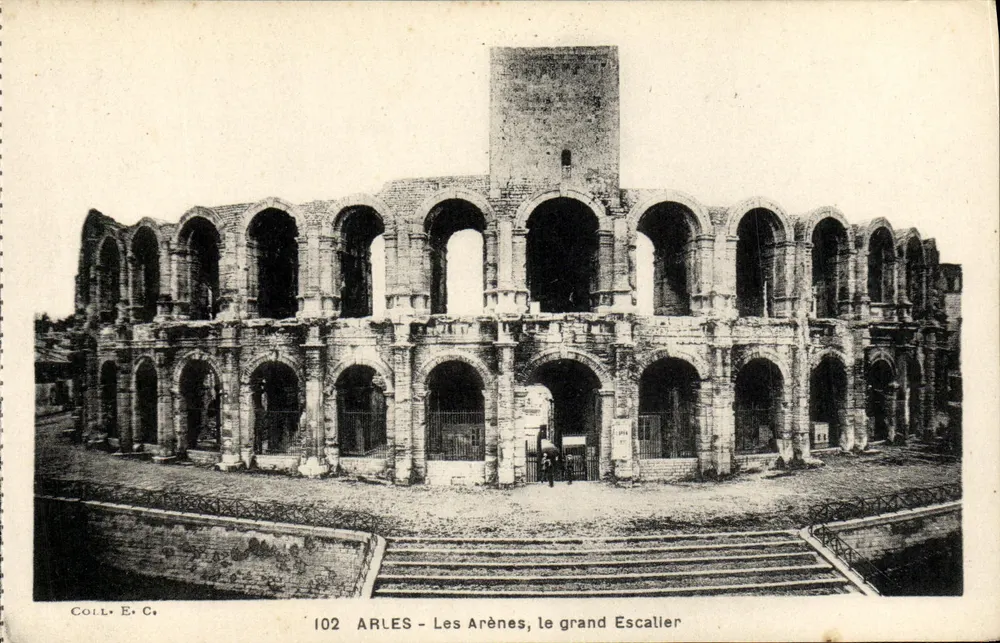 Arles - As Arenas, a grande Escada — Coll. E. C. n° 102 - Frente