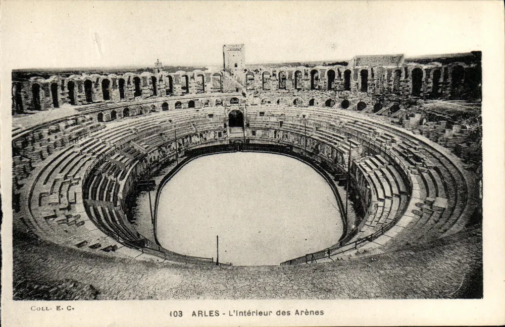 Arles — O Interior das Arênes — Coll. E.C. n°103 - Frente