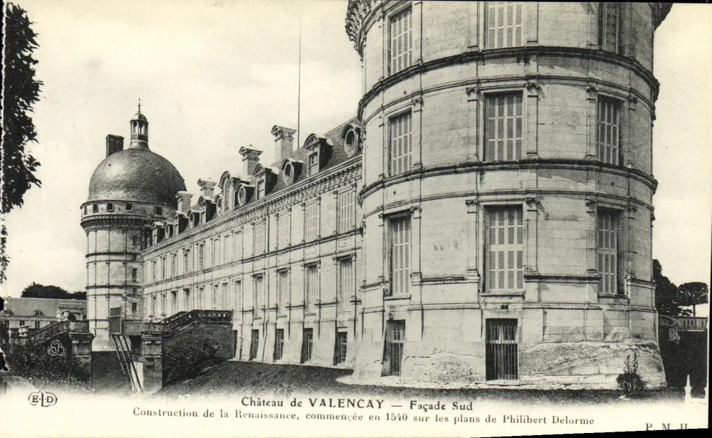 Castelo de Valencay — Fachada Sul — Construção Renascentista segundo os planos de Philibert Delorme - Frente