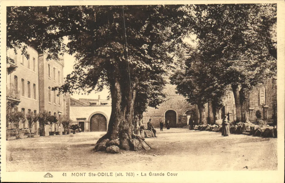 Monte Ste-Odile (alt. 763) — La Grande Cour — Atelier des Arts Picards - Recto
