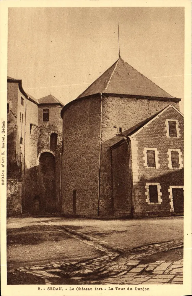 Sedan — Das FestungsSchloss — Die Donjon-Turm - Vorderseite
