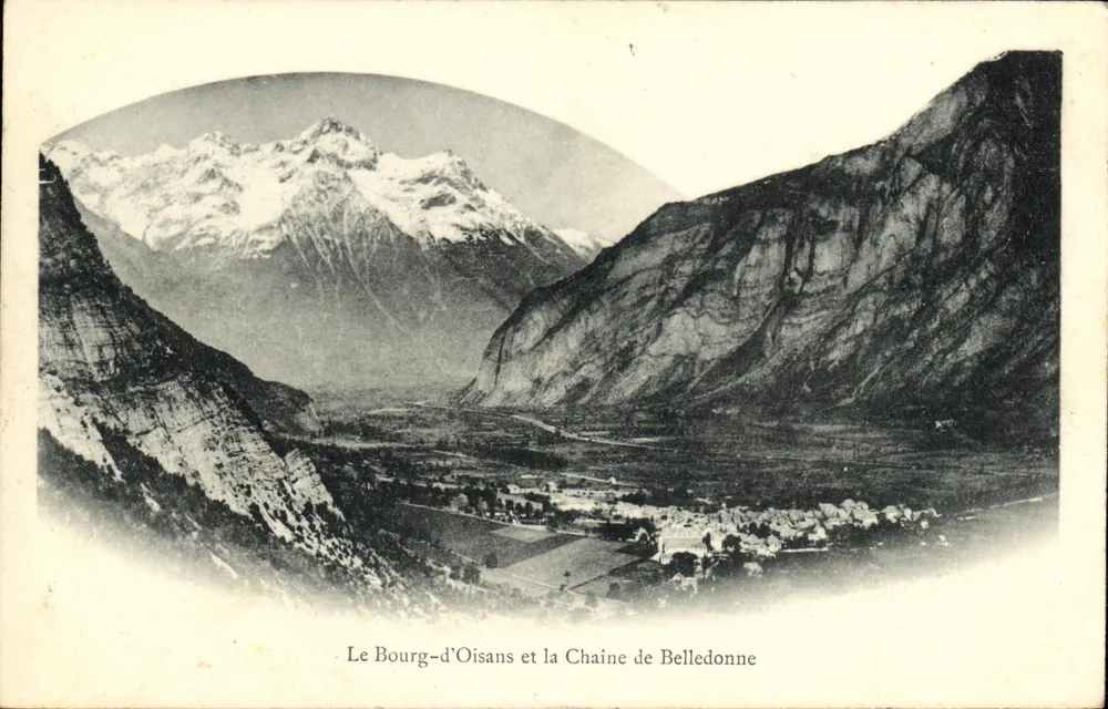 Das Dorf Le Bourg-d'Oisans und die Belledonne-Kette — Panoramablick — unbekannter Verleger - Vorderseite