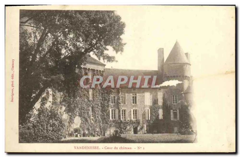 Vandenesse - Cour do château — Dardigues, fot. - edit., Chanvey — N° 1 - Frente