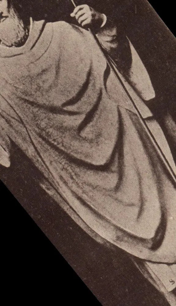Estátua de figura santa — detalhe do drapé — Coleção da Abadia de Tournus - Frente