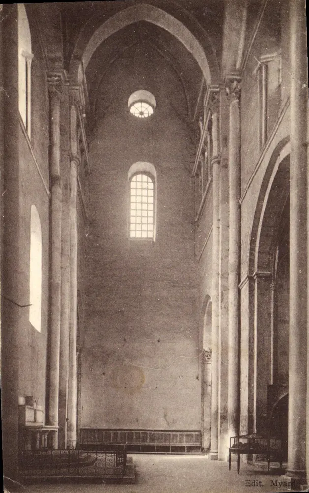 Cluny (S.-et-L.) — Ehemalige Abtei — Südlicher Teil des Kirchenschiffs - Vorderseite