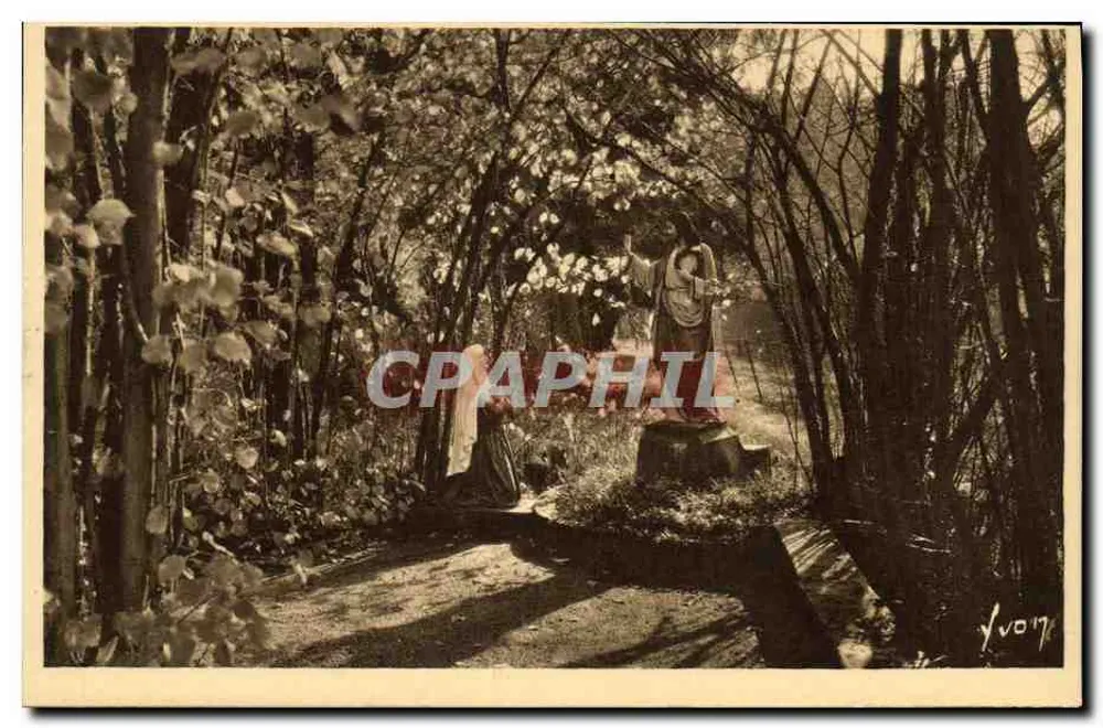 Paray-le-Monial — Garten des Klosters der Visitation, Haselstrauchgarten, wo die Erscheinungen der Heiligen Marguerite-Marie Alacoque stattfanden — Éditions d'Art, Paris - Vorderseite
