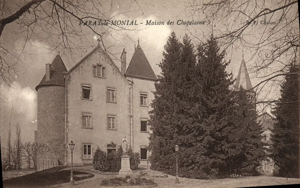 Paray-le-Monial - Casa dos Capelãos — B. F. Chalon - Frente