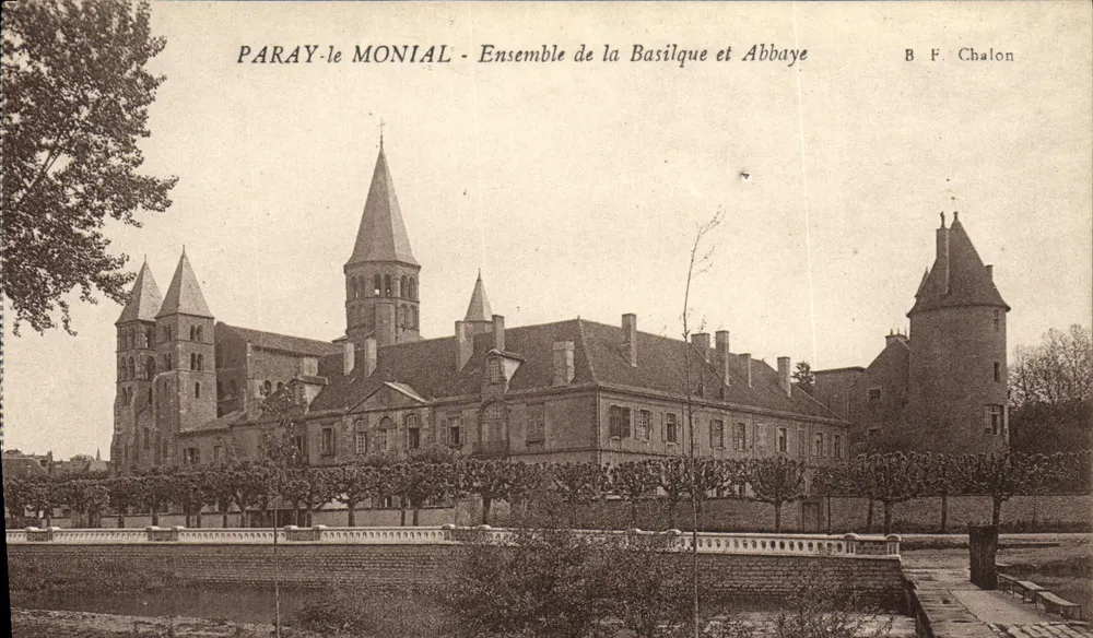 Paray-le-Monial — Conjunto da Basílica e Abadia — B F Chalon - Frente